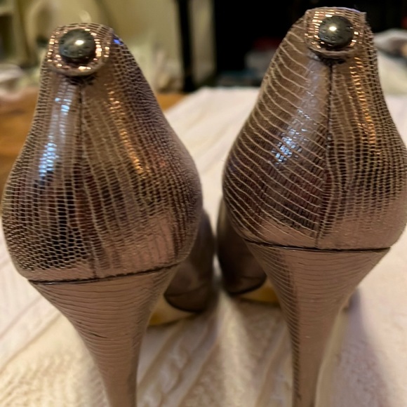 💙MICHAEL MICHAEL KORS 6.5M 4.5” metallic heel, 3/4”platform. beautiful rose gold - Picture 4 of 13